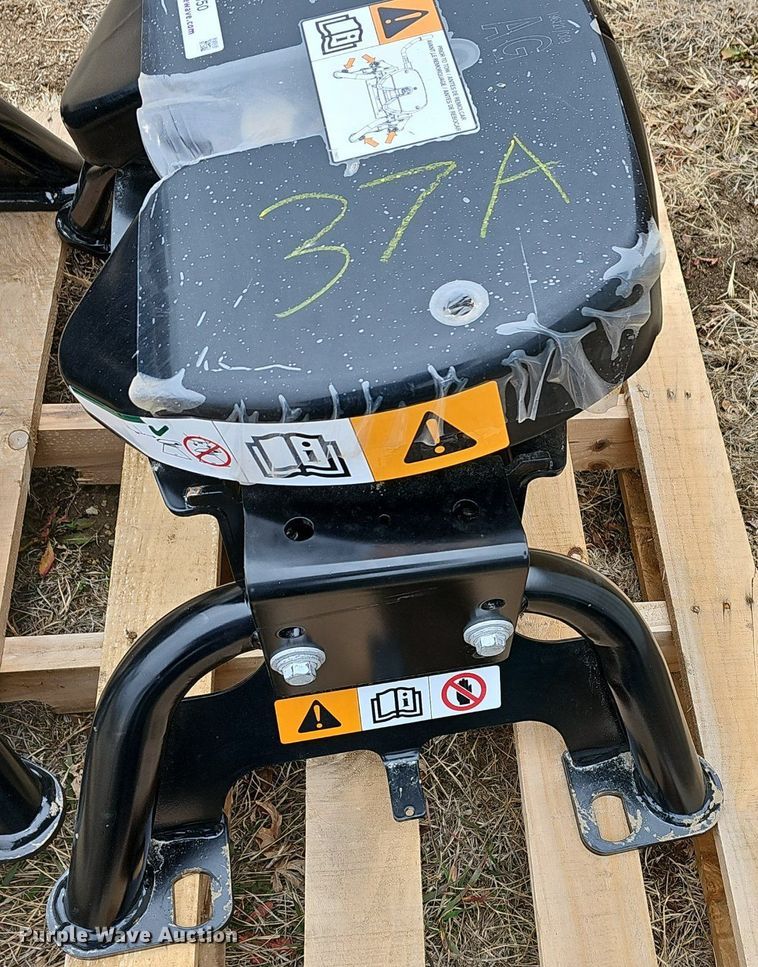 image for item NE9350 Ford AG  fifth wheel hitch