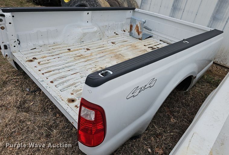 image for item NE9357 Pickup truck bed