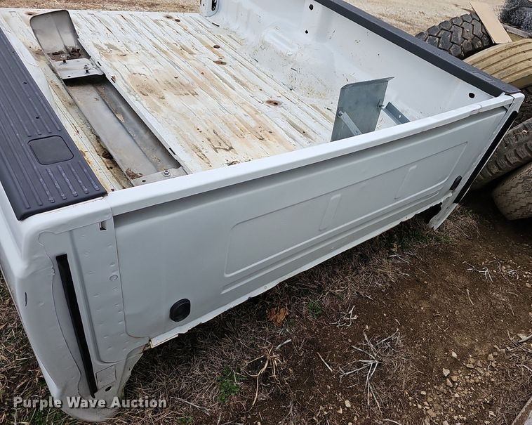 image for item NE9357 Pickup truck bed