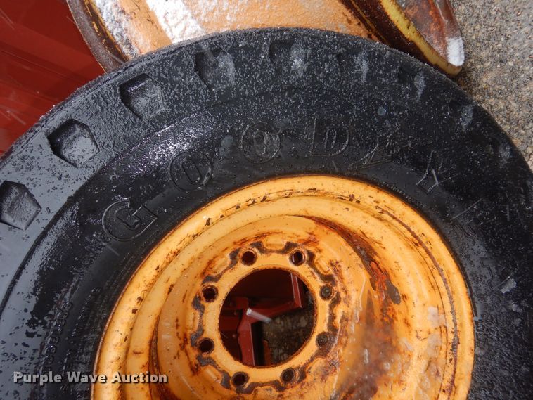 image for item NE9382 Used tires and wheels