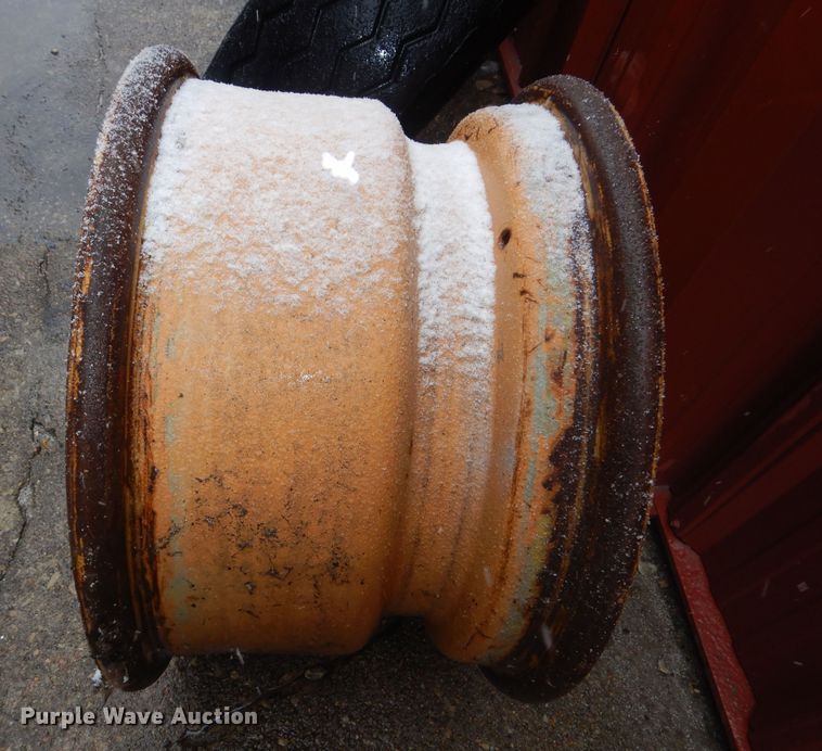 image for item NE9382 Used tires and wheels