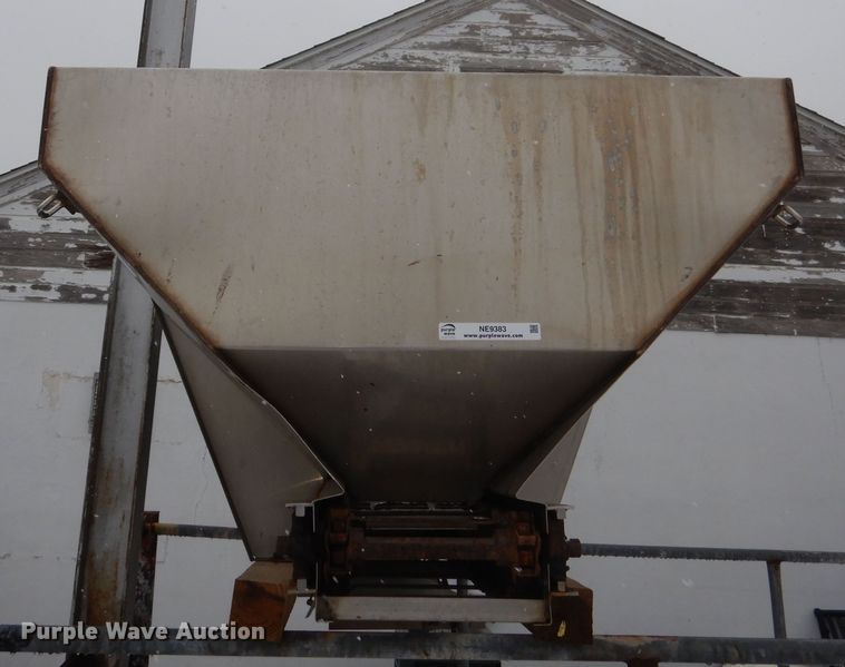 image for item NE9383 V-box spreader