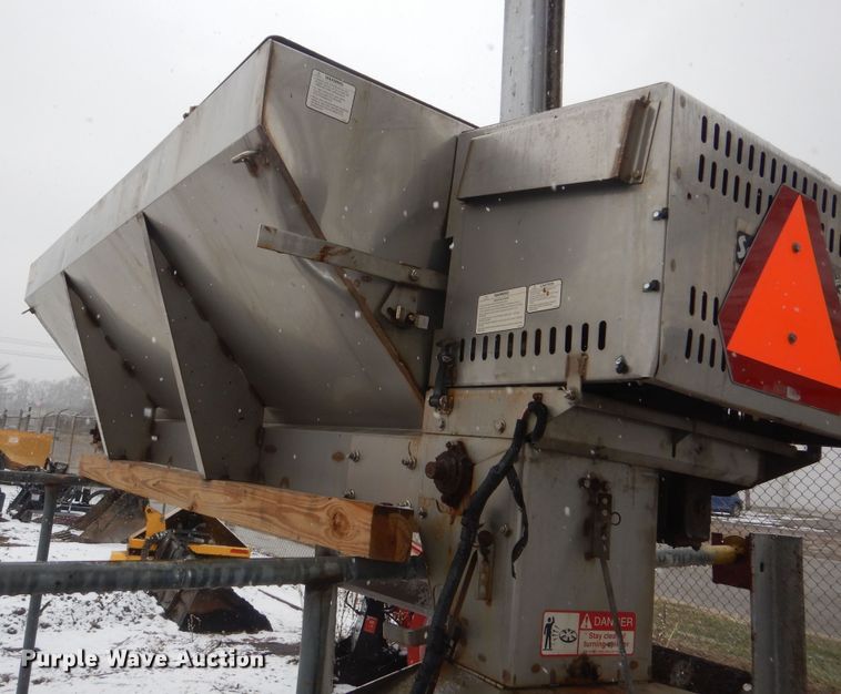 image for item NE9383 V-box spreader