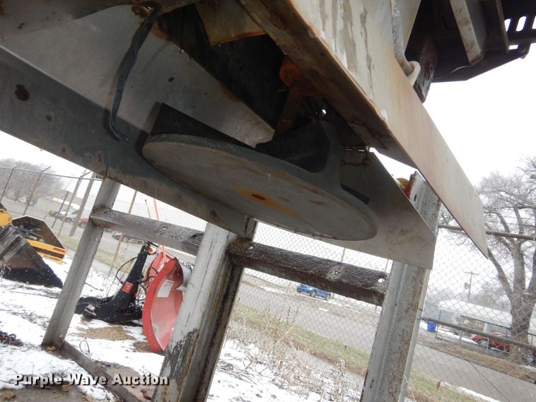 image for item NE9383 V-box spreader