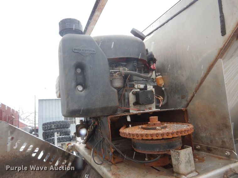 image for item NE9383 V-box spreader