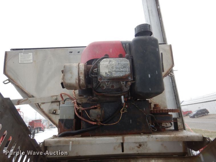 image for item NE9383 V-box spreader