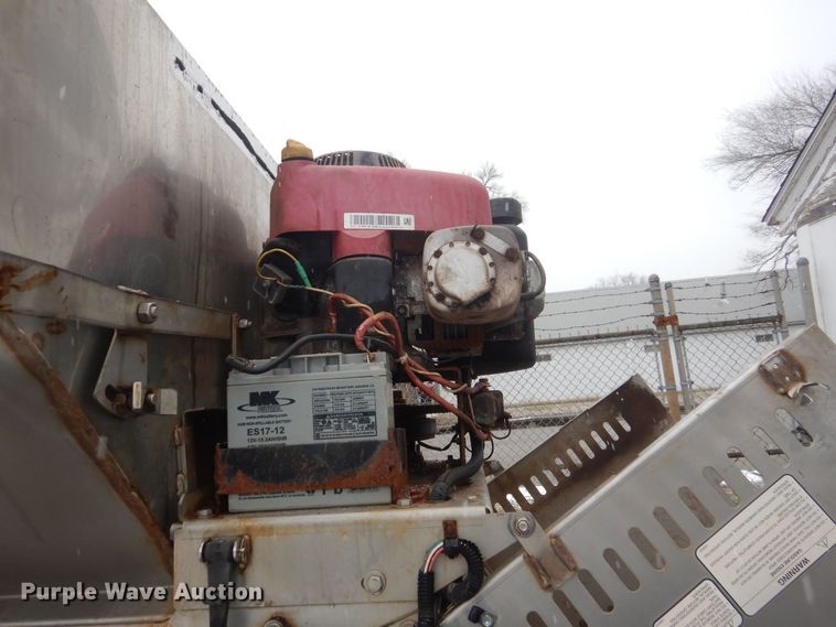 image for item NE9383 V-box spreader