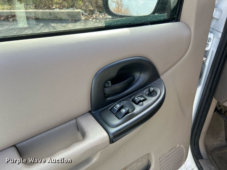 image for item NE9680 2003 Chevrolet Venture  van