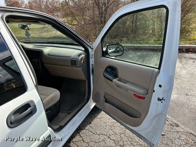 image for item NE9680 2003 Chevrolet Venture  van