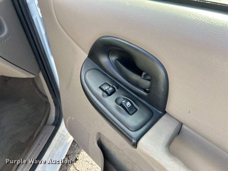 image for item NE9680 2003 Chevrolet Venture  van