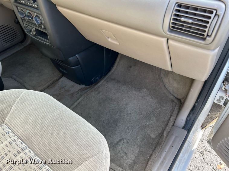 image for item NE9680 2003 Chevrolet Venture  van