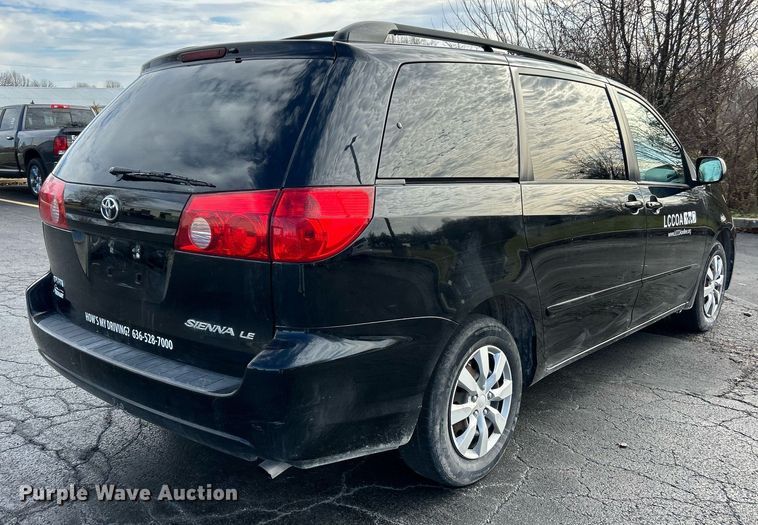 image for item NE9681 2009 Toyota Sienna LE  van