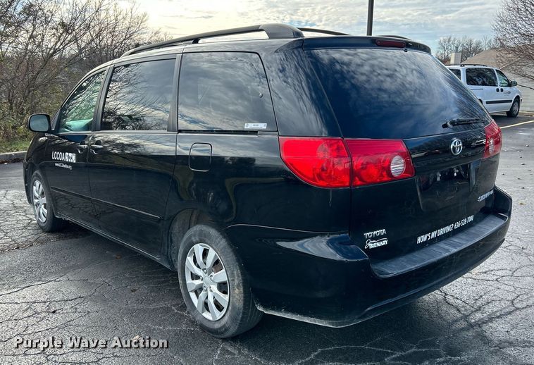 image for item NE9681 2009 Toyota Sienna LE  van