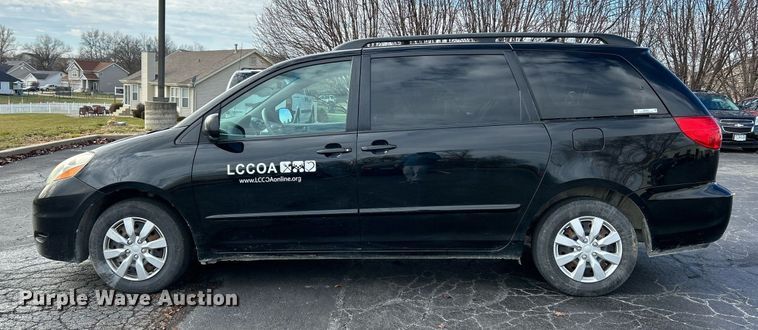 image for item NE9681 2009 Toyota Sienna LE  van