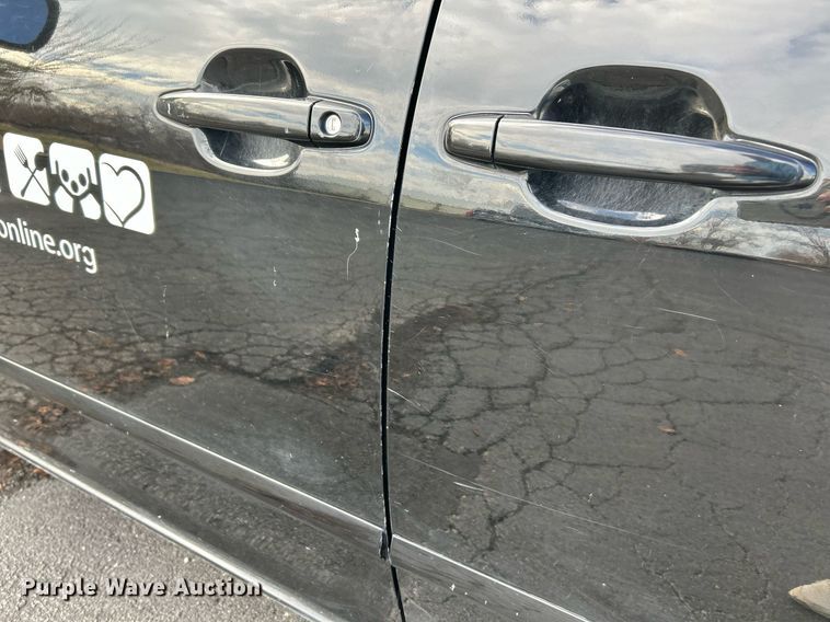 image for item NE9681 2009 Toyota Sienna LE  van