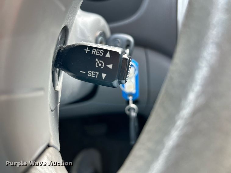 image for item NE9681 2009 Toyota Sienna LE  van