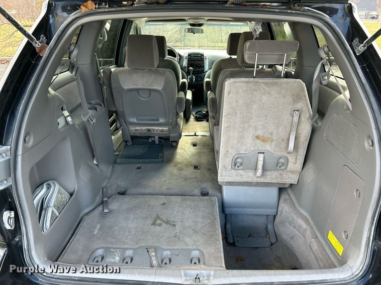 image for item NE9681 2009 Toyota Sienna LE  van