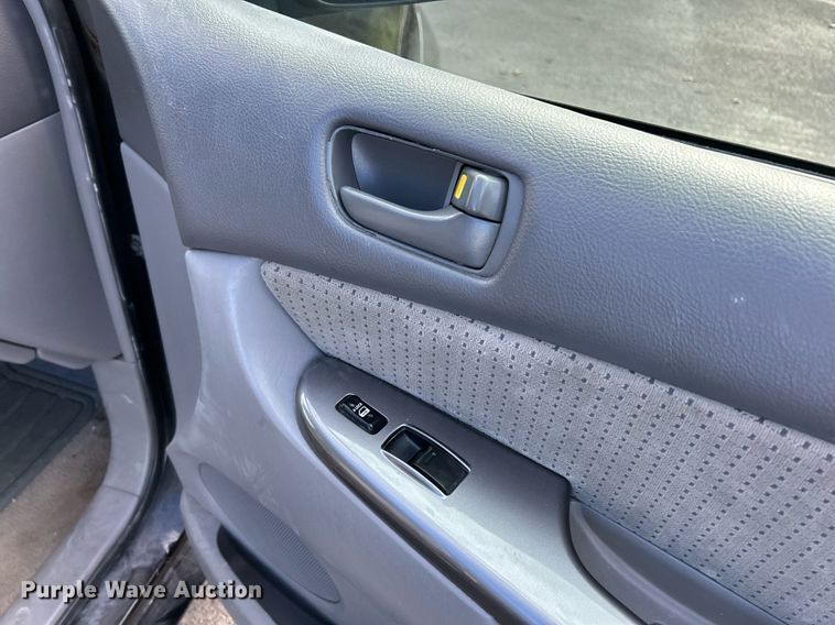 image for item NE9681 2009 Toyota Sienna LE  van