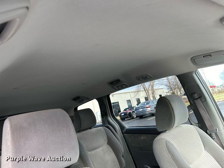 image for item NE9681 2009 Toyota Sienna LE  van