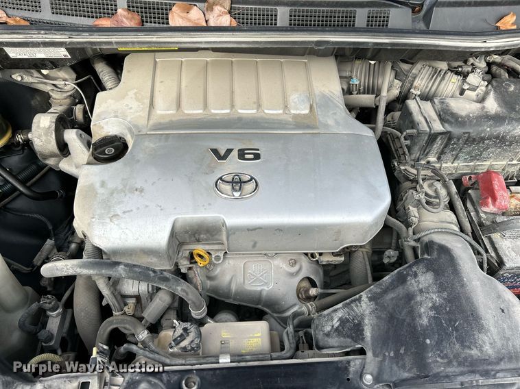 image for item NE9681 2009 Toyota Sienna LE  van