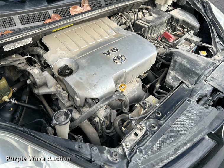 image for item NE9681 2009 Toyota Sienna LE  van