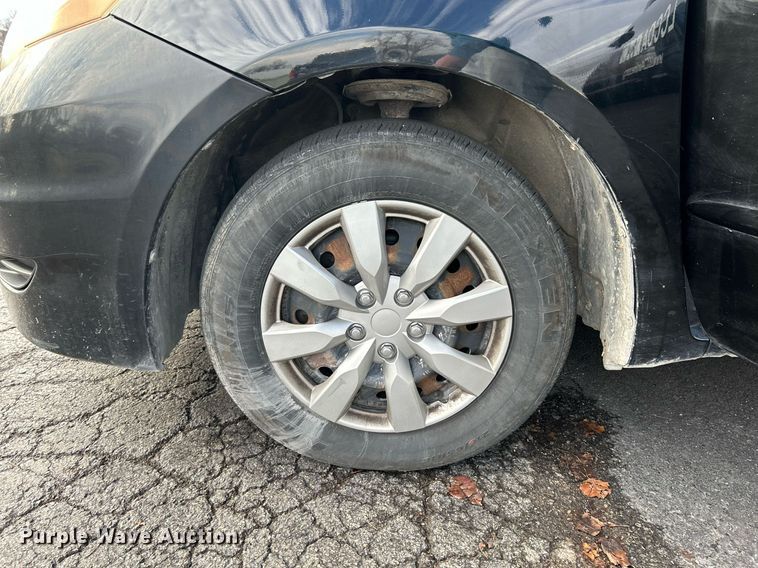 image for item NE9681 2009 Toyota Sienna LE  van