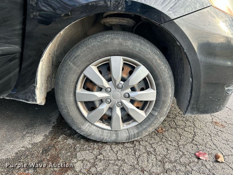 image for item NE9681 2009 Toyota Sienna LE  van