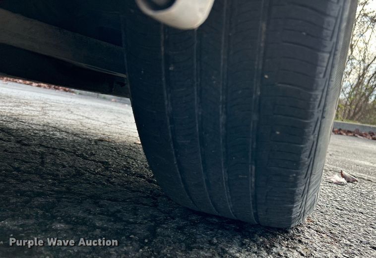 image for item NE9681 2009 Toyota Sienna LE  van