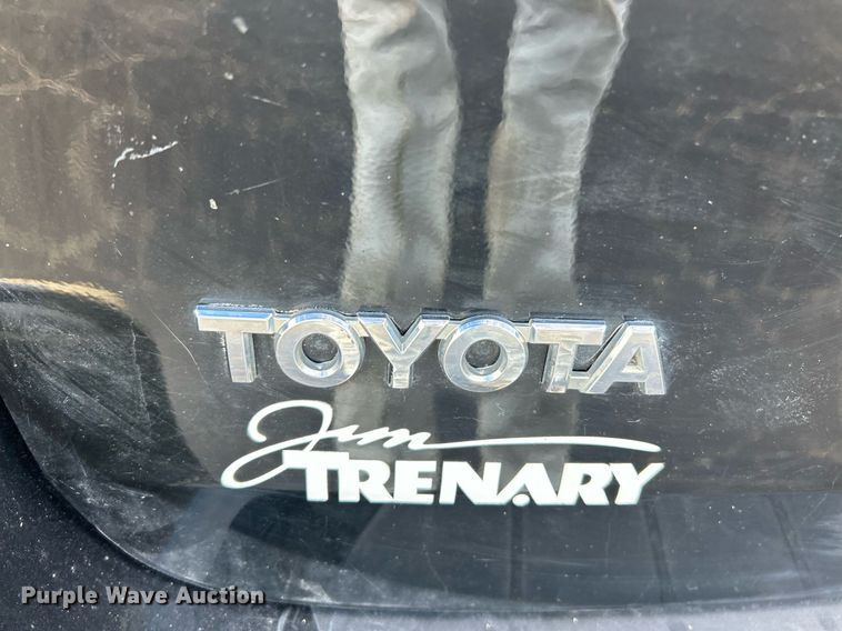 image for item NE9681 2009 Toyota Sienna LE  van