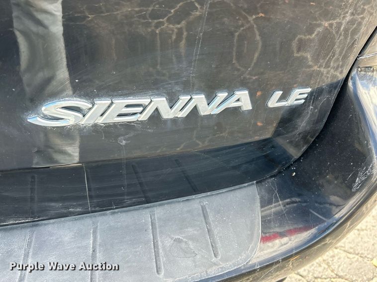 image for item NE9681 2009 Toyota Sienna LE  van