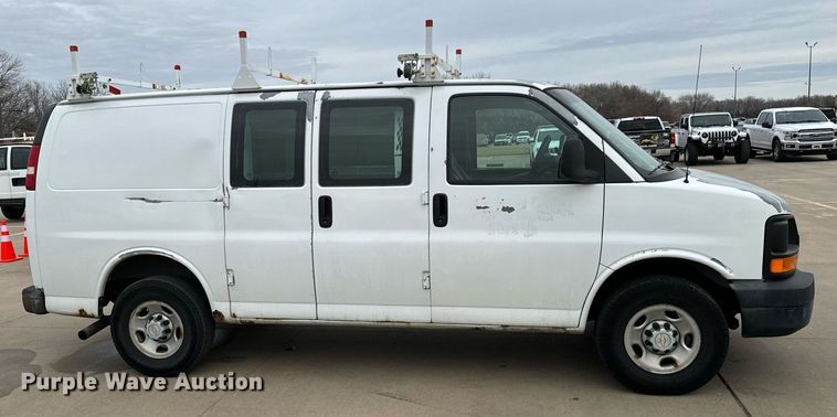 image for item NI9653 2007 Chevrolet Express 2500 van