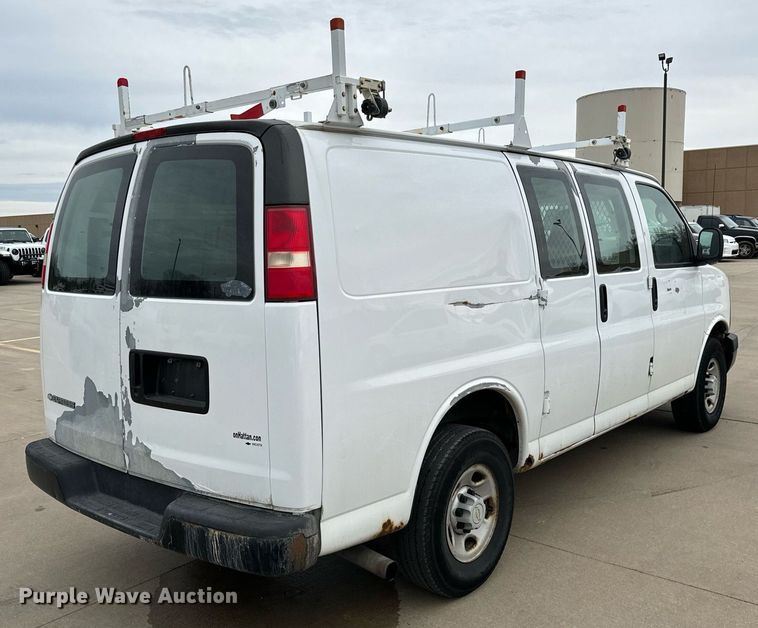 image for item NI9653 2007 Chevrolet Express 2500 van
