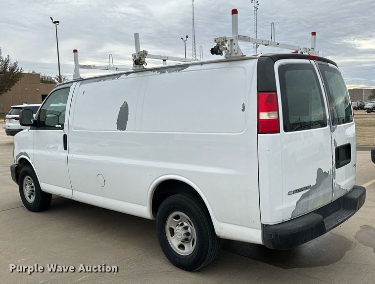 image for item NI9653 2007 Chevrolet Express 2500 van
