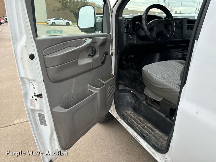 image for item NI9653 2007 Chevrolet Express 2500 van