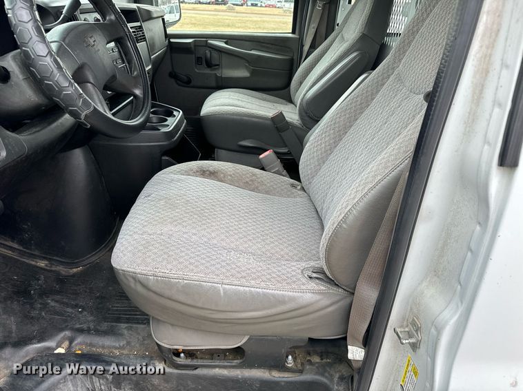 image for item NI9653 2007 Chevrolet Express 2500 van