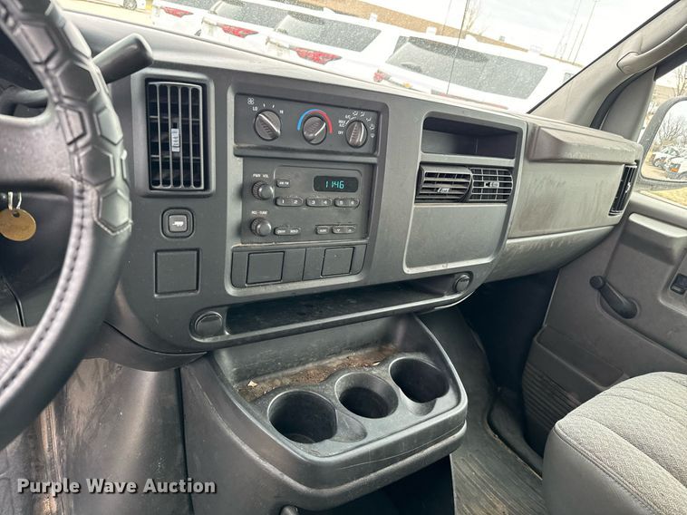 image for item NI9653 2007 Chevrolet Express 2500 van