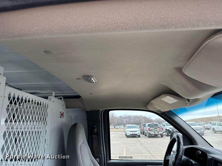 image for item NI9653 2007 Chevrolet Express 2500 van