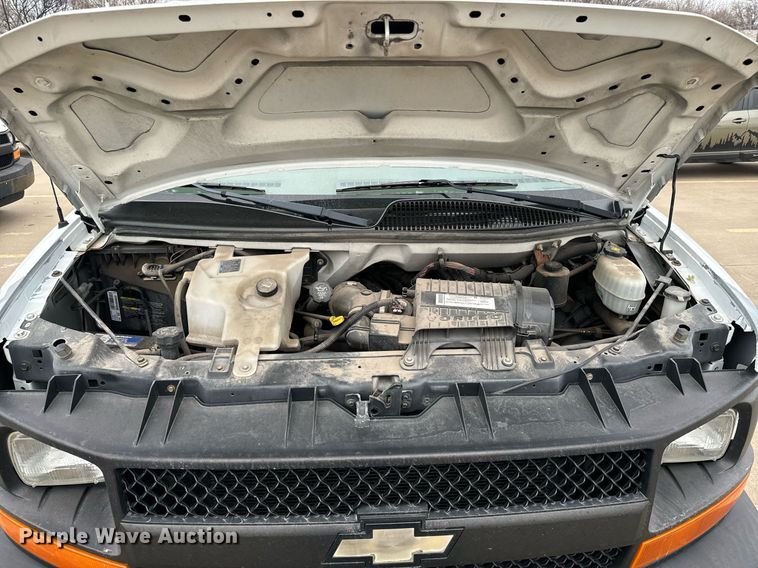 image for item NI9653 2007 Chevrolet Express 2500 van