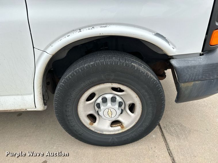 image for item NI9653 2007 Chevrolet Express 2500 van