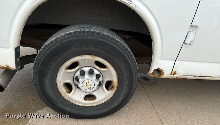 image for item NI9653 2007 Chevrolet Express 2500 van