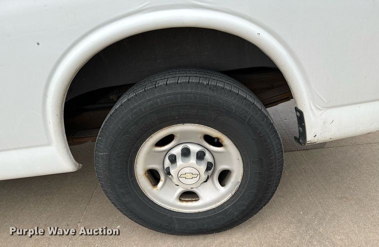 image for item NI9653 2007 Chevrolet Express 2500 van
