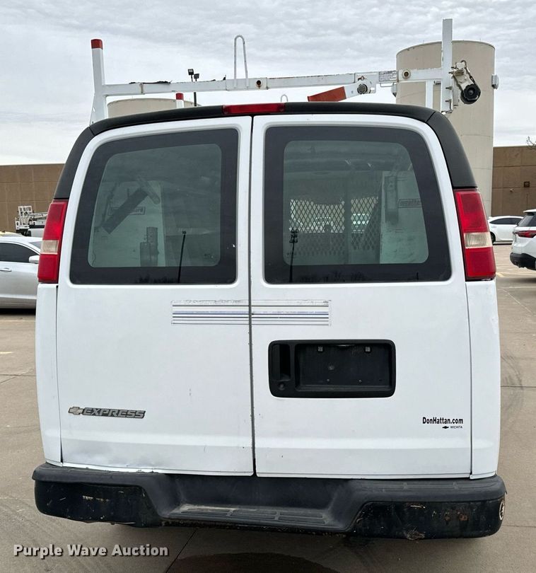image for item NI9654 2007 Chevrolet Express 2500 van