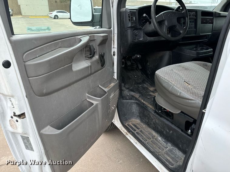 image for item NI9654 2007 Chevrolet Express 2500 van