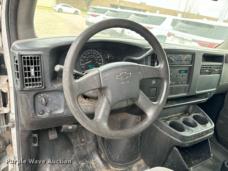 image for item NI9654 2007 Chevrolet Express 2500 van