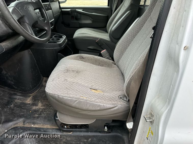 image for item NI9654 2007 Chevrolet Express 2500 van