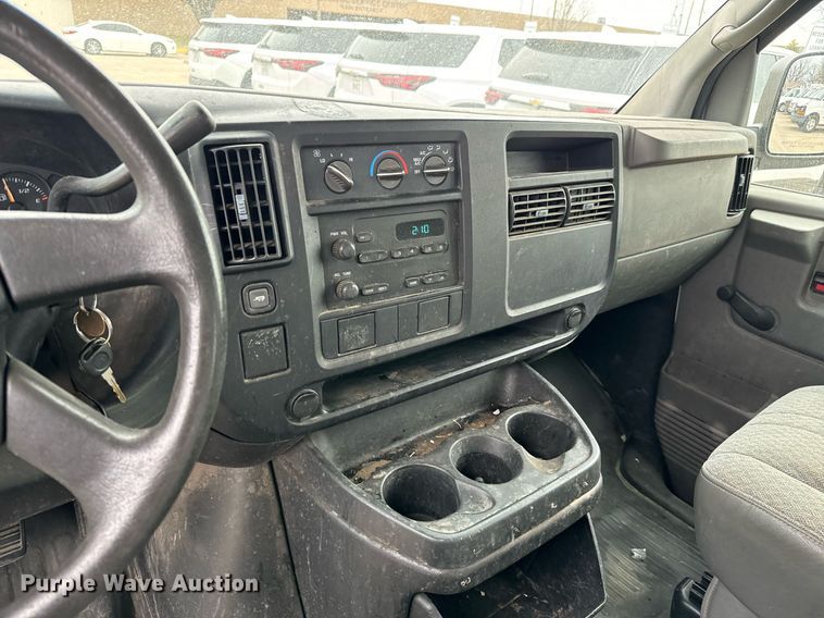 image for item NI9654 2007 Chevrolet Express 2500 van