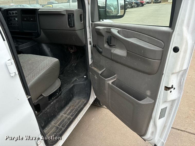 image for item NI9654 2007 Chevrolet Express 2500 van