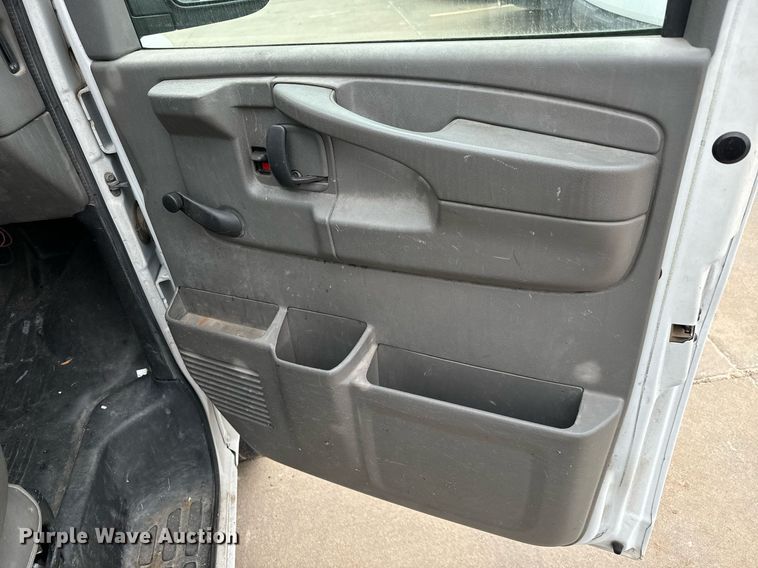 image for item NI9654 2007 Chevrolet Express 2500 van