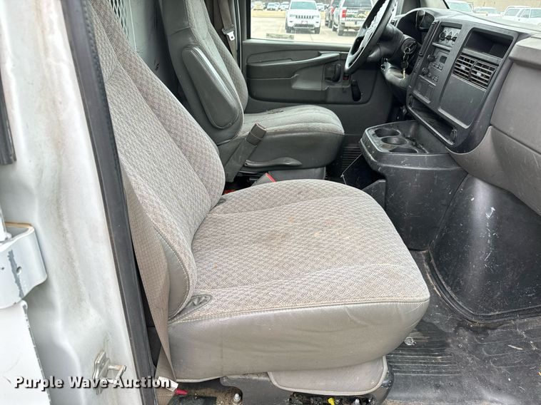image for item NI9654 2007 Chevrolet Express 2500 van