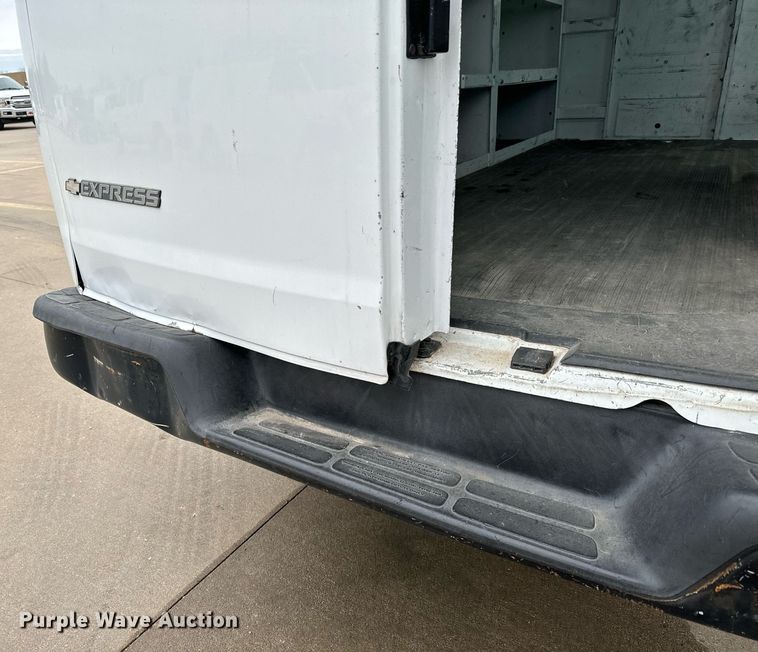 image for item NI9654 2007 Chevrolet Express 2500 van